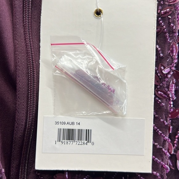 Mac Duggal 35109 NWT Embellished Flutter Sleeve Gown - Picture 10 of 14